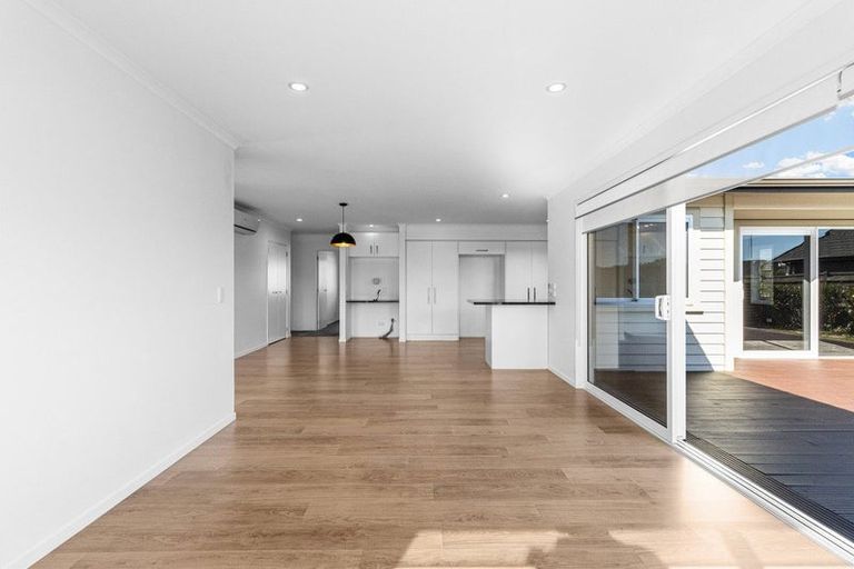 Photo of property in 10 Wentworth Lane, Waiwhakaiho, New Plymouth, 4312