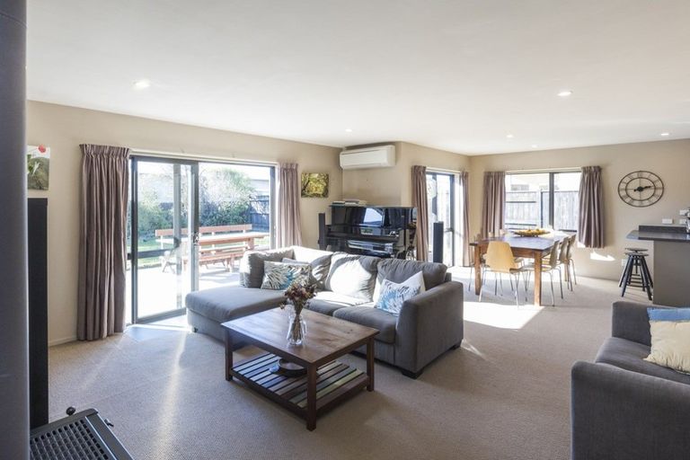 Photo of property in 17 Walnut Grove, Kelvin Grove, Palmerston North, 4414
