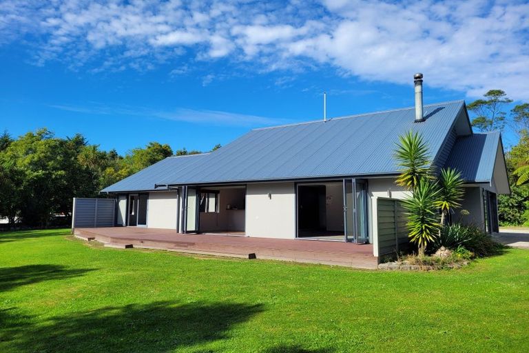 Photo of property in 3/71 Alma Road, Westport, Cape Foulwind, 7892