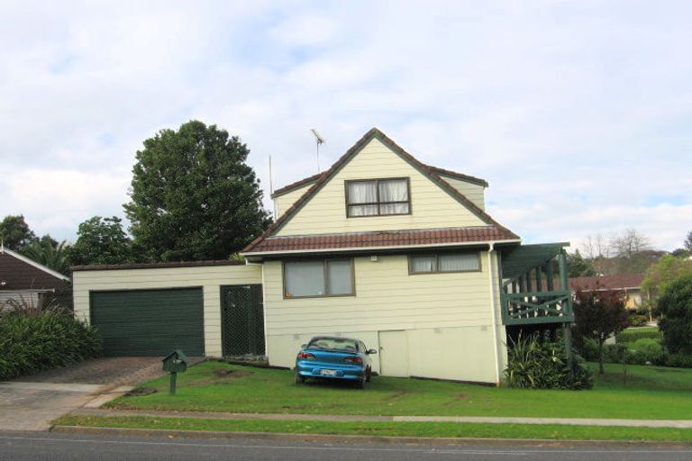 Photo of property in 18 Everglade Drive, Goodwood Heights, Auckland, 2105