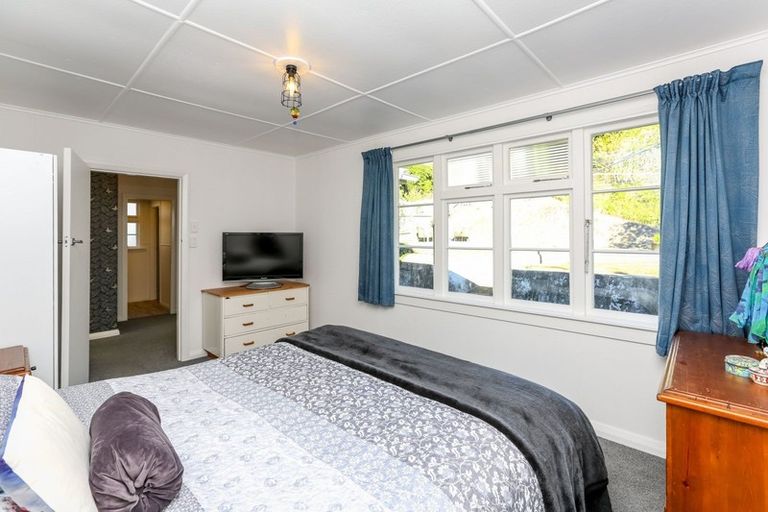 Photo of property in 128 Huatoki Street, Frankleigh Park, New Plymouth, 4310
