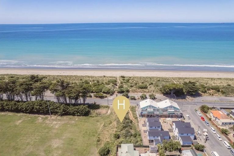 Photo of property in 2/142 Marine Parade, New Brighton, Christchurch, 8083