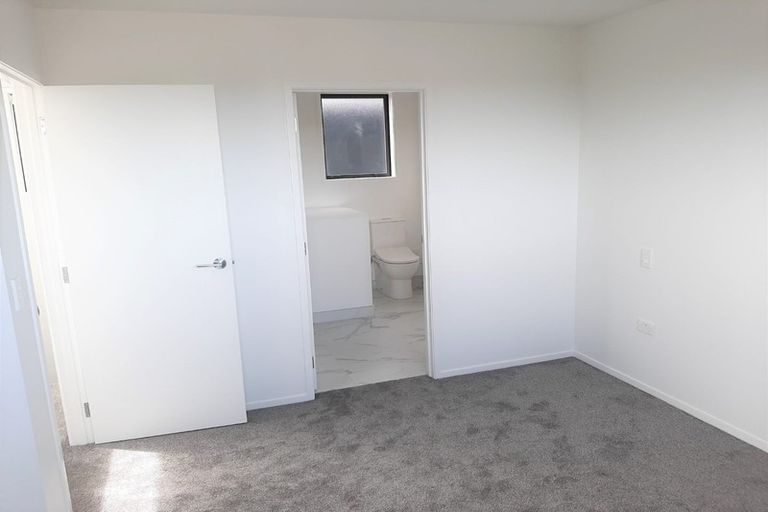 Photo of property in 9/59 Neil Avenue, Te Atatu Peninsula, Auckland, 0610