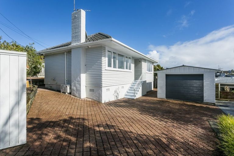 Photo of property in 1/1 Anne Road, Hillcrest, Auckland, 0627