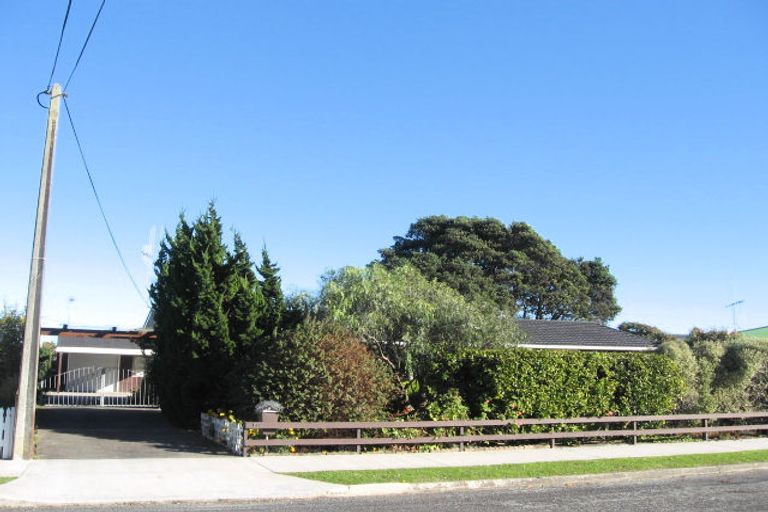 Photo of property in 27 Raukawa Street, Otaki, 5512