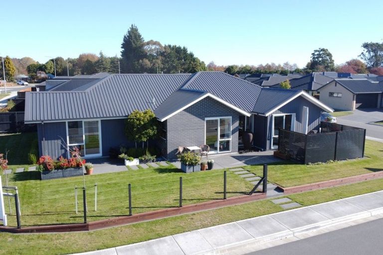 Photo of property in 1 Tara Crescent, Woodend, 7610