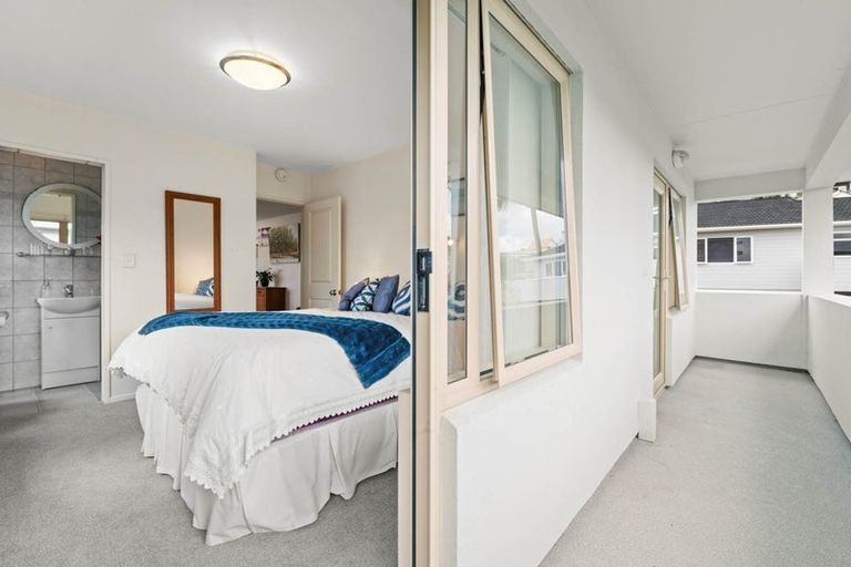 Photo of property in 13a Marellen Drive, Red Beach, 0932