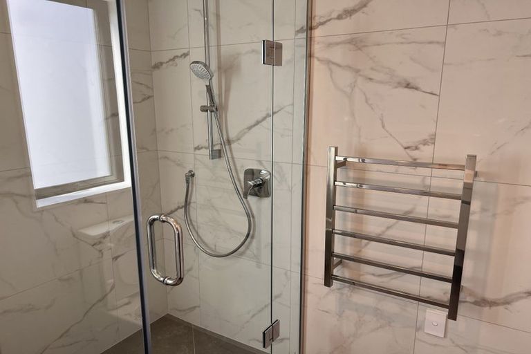 Photo of property in 1/39 Graham Avenue, Te Atatu Peninsula, Auckland, 0610