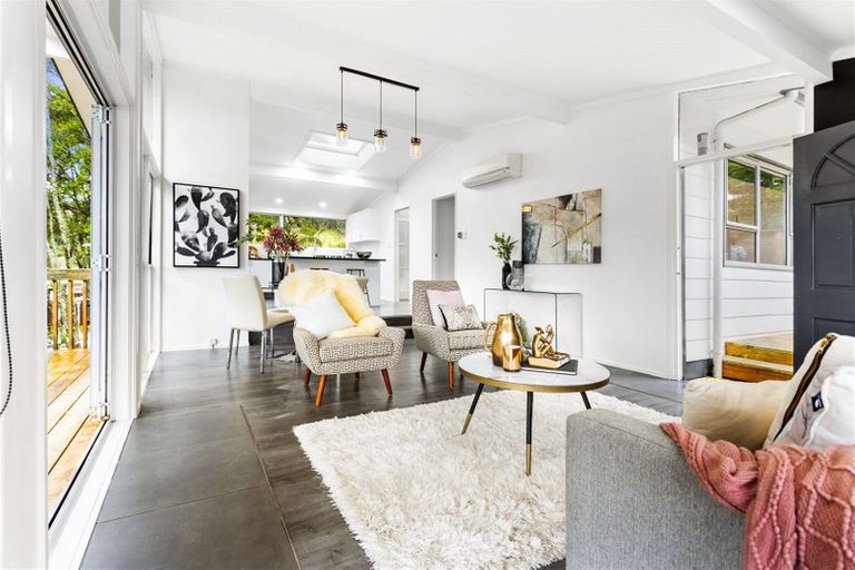 Photo of property in 10 Wirihana Road, Titirangi, Auckland, 0604