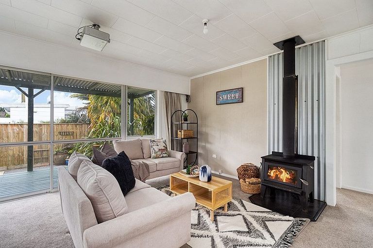 Photo of property in 21a Charles Road, Hannahs Bay, Rotorua, 3010