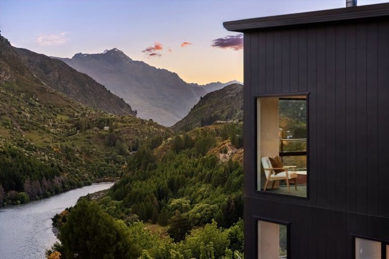 Photo of property in 6 Powder Terrace, Arthurs Point, Queenstown, 9371