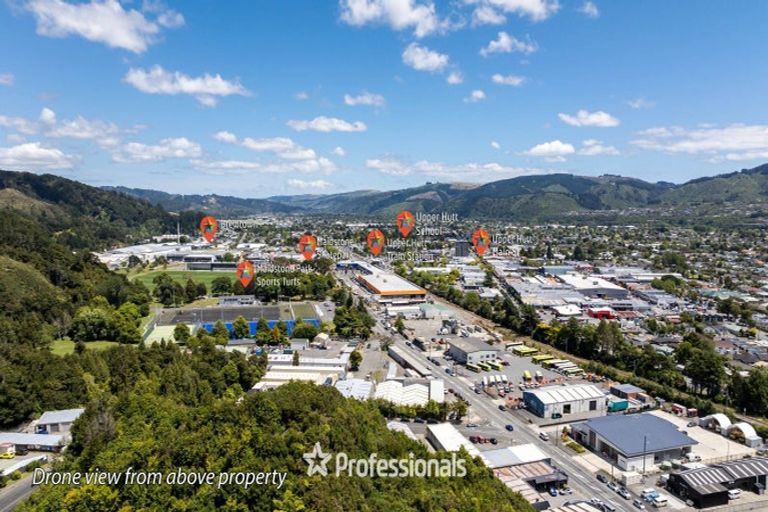 Photo of property in 8 King Charles Drive, Kingsley Heights, Upper Hutt, 5018