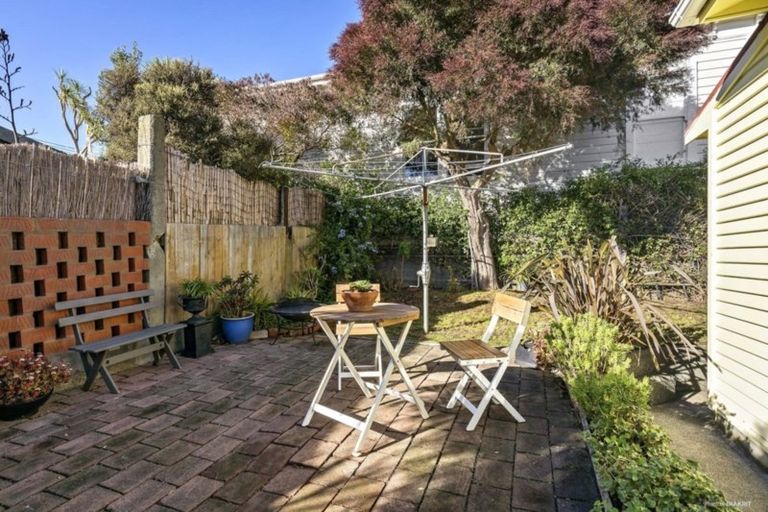 Photo of property in 10 Avon Street, Island Bay, Wellington, 6023