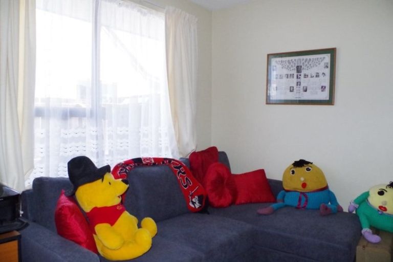 Photo of property in 2/14 Resolution Place, Bryndwr, Christchurch, 8053