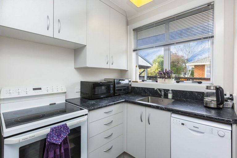 Photo of property in 2/15 Clouston Park Road, Ebdentown, Upper Hutt, 5018