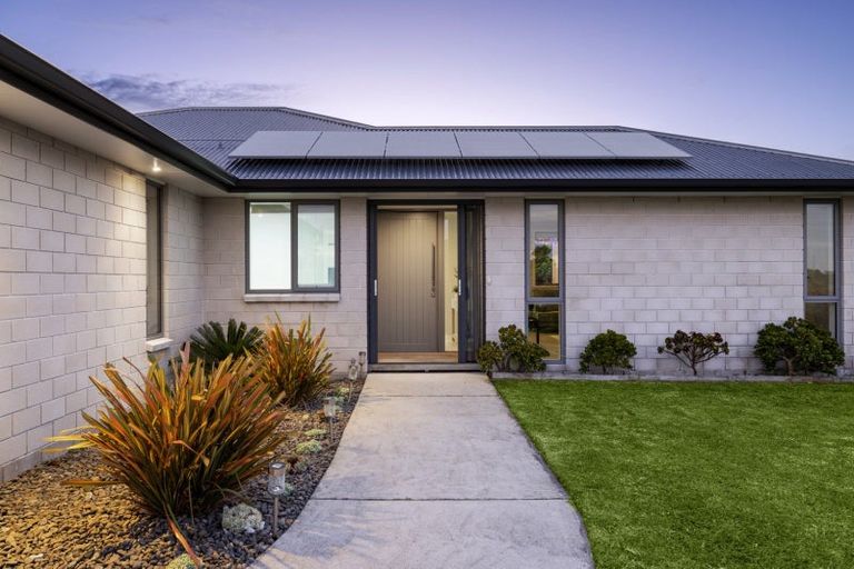 Photo of property in 18 Danny Place, Pyes Pa, Tauranga, 3112