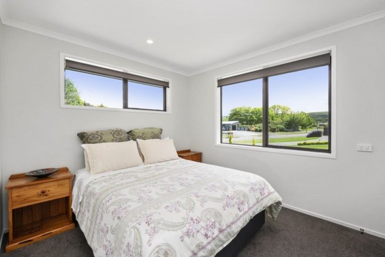 Photo of property in 1 Cabbage Tree Grove, Kinloch, Taupo, 3377