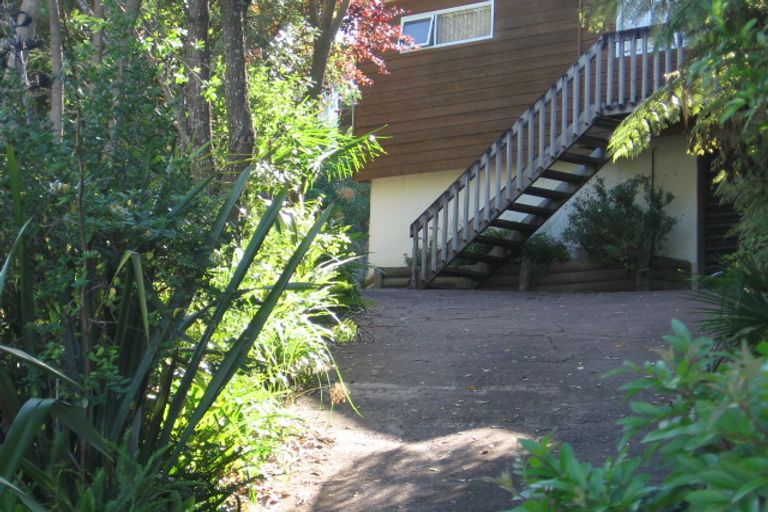 Photo of property in 2/33 Kiteroa Terrace, Rothesay Bay, Auckland, 0630