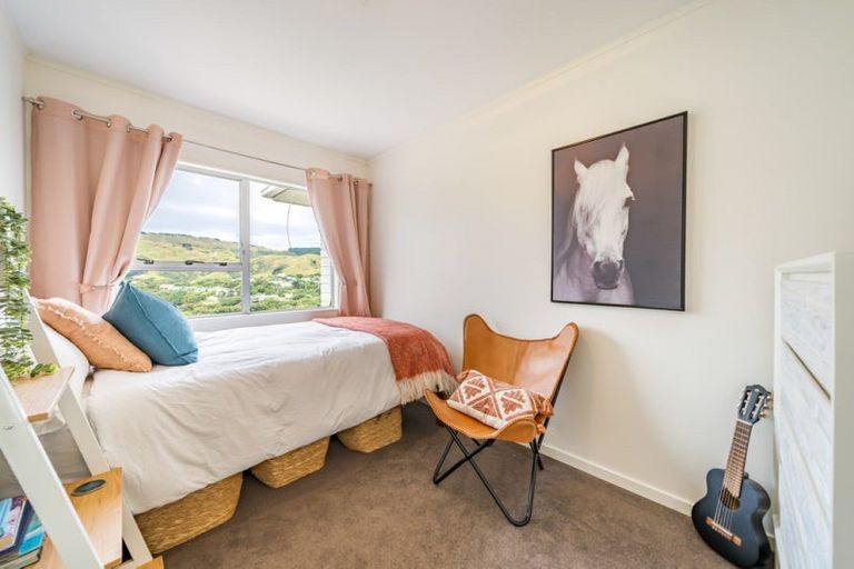 Photo of property in 20a Raroa Place, Pukerua Bay, 5026