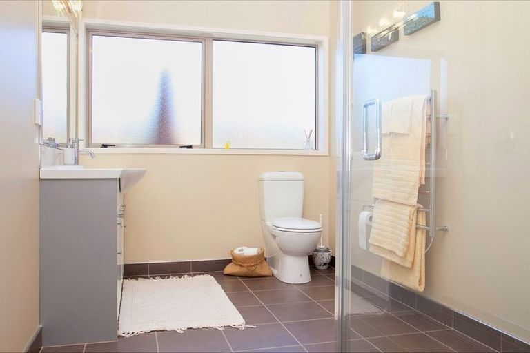 Photo of property in 2/17 Tremaine Avenue, Two Mile Bay, Taupo, 3330