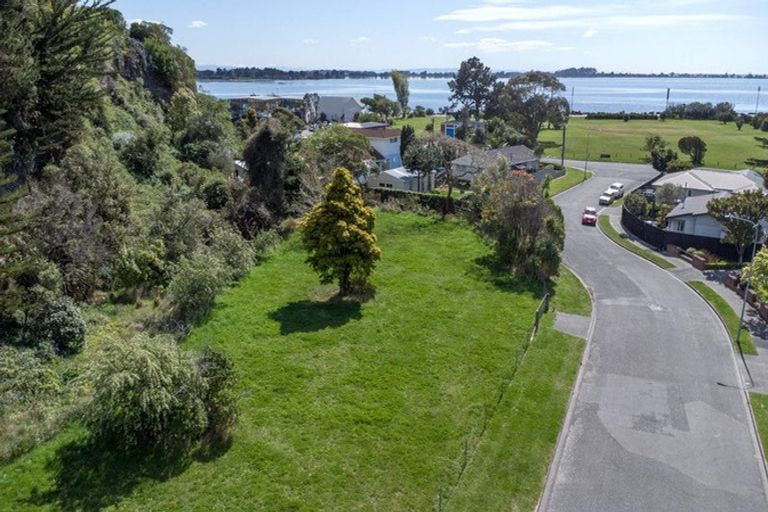 Photo of property in 8 Aratoro Place, Mount Pleasant, Christchurch, 8081