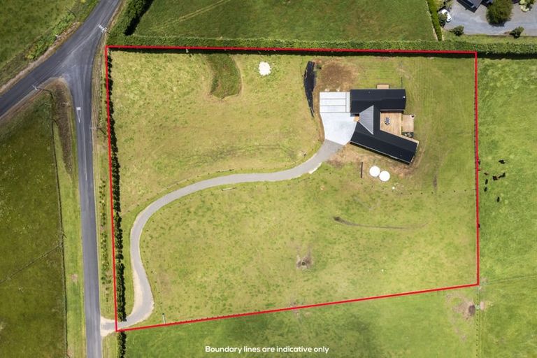 Photo of property in 5 Codlin Road, Waiuku, 2683