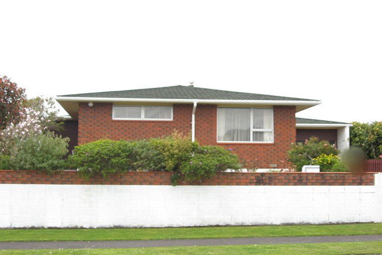 Photo of property in 35 Nevada Drive, Merrilands, New Plymouth, 4312