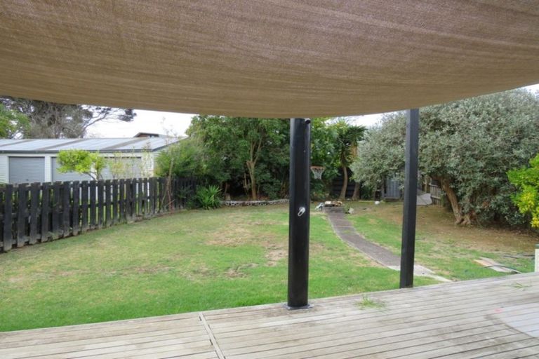 Photo of property in 10 Ferry Parade, Herald Island, Auckland, 0618