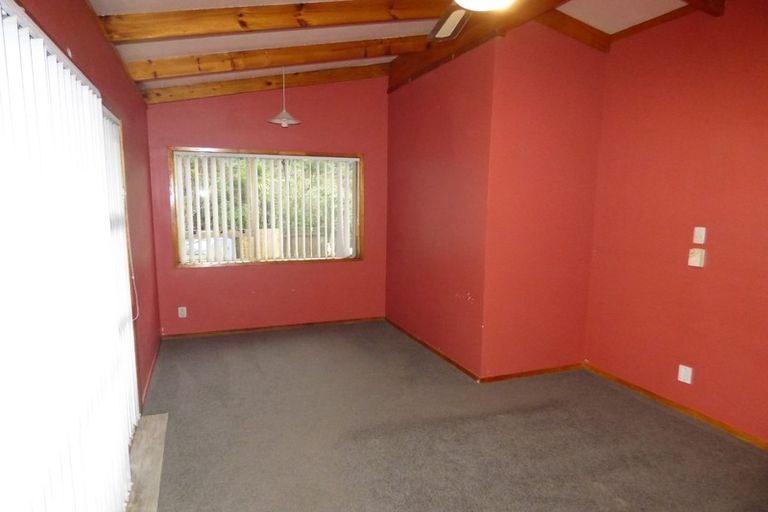 Photo of property in 6 Unity Road, Waitakere, Henderson, 0781