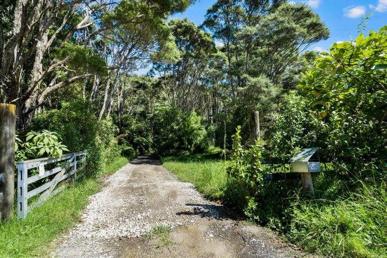 Photo of property in 105 Grassmere Road, Henderson Valley, Auckland, 0612