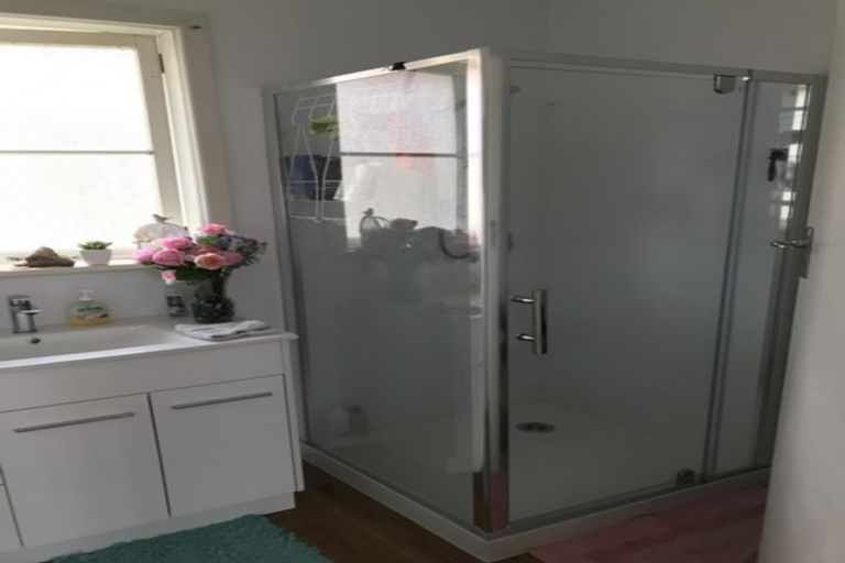 Photo of property in 484 Te Atatu Road, Te Atatu Peninsula, Auckland, 0610