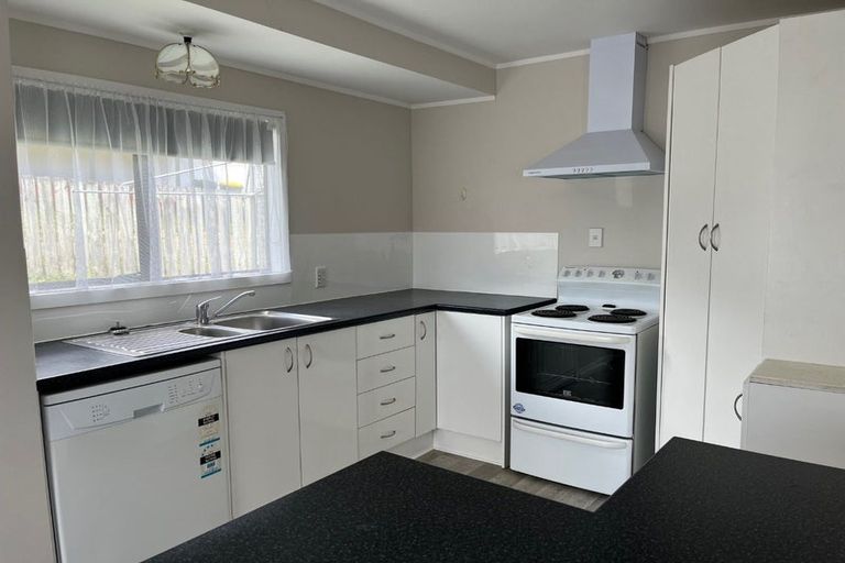 Photo of property in 50 Sungrove Rise, Sunnyvale, Auckland, 0612
