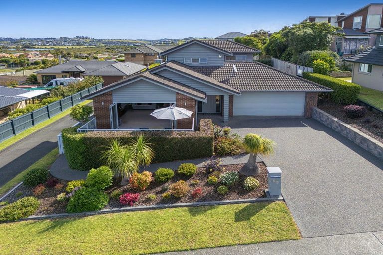 Photo of property in 63 Chesterfield Way, Orewa, 0931