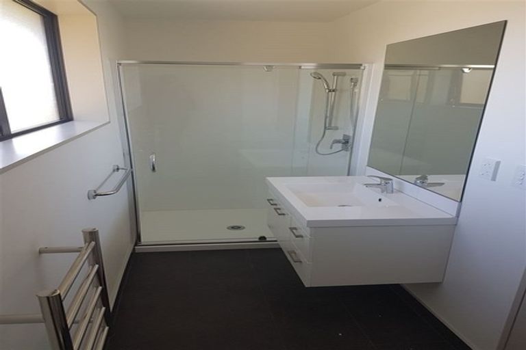 Photo of property in 33 Carole Crescent, Pakuranga, Auckland, 2010