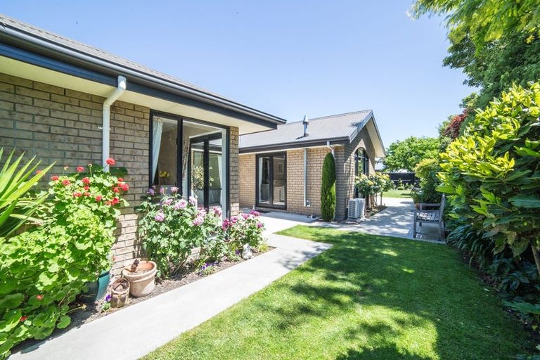 Photo of property in 3 Scarlet Lane, Redwood, Christchurch, 8051