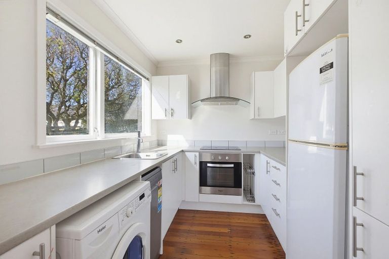 Photo of property in 3/139 Queens Drive, Lyall Bay, Wellington, 6022