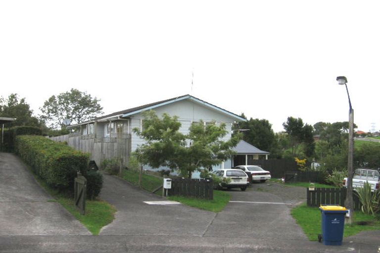 Photo of property in 42 Vina Place, Massey, Auckland, 0614