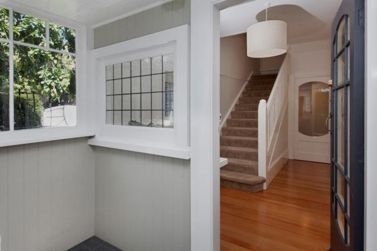 Photo of property in 26 Saint Andrews Square, Strowan, Christchurch, 8052