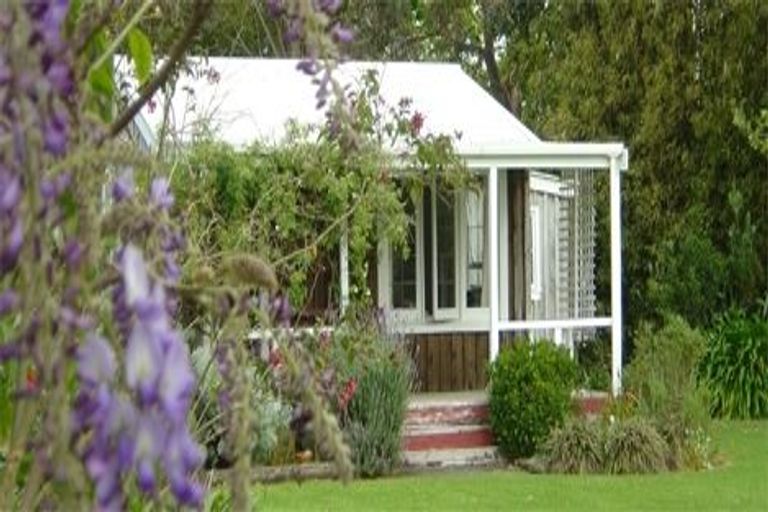 Photo of property in 15 Pottery Lane, Coromandel, 3506