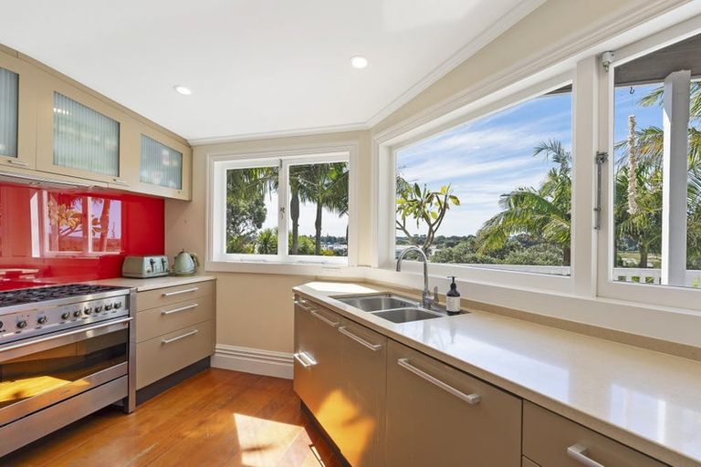 Photo of property in 46 Waterview Road, Stanley Point, Auckland, 0624