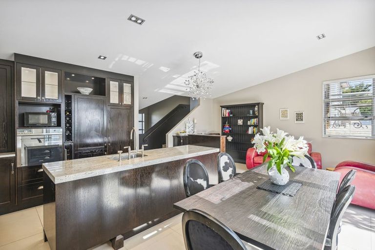 Photo of property in 11 Metzenthin Close, Raumati South, Paraparaumu, 5032