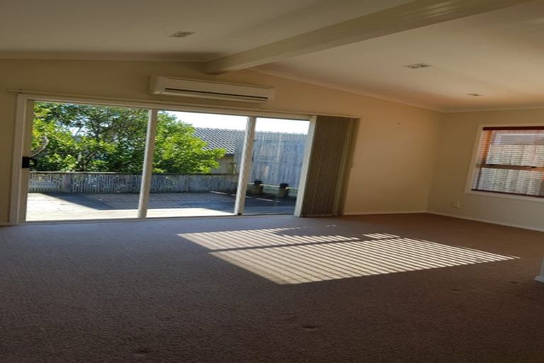 Photo of property in 2/11 Anne Mclean Drive, Bayview, Auckland, 0629