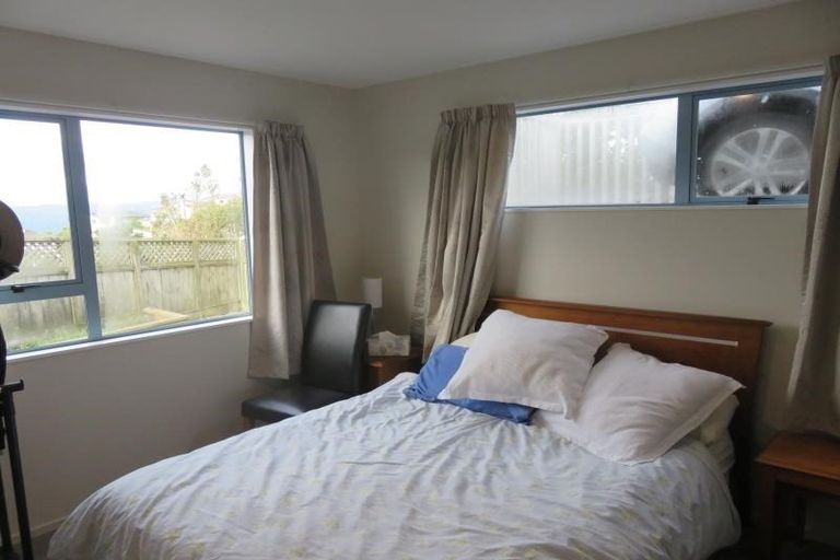 Photo of property in 23a Sunhaven Drive, Newlands, Wellington, 6037