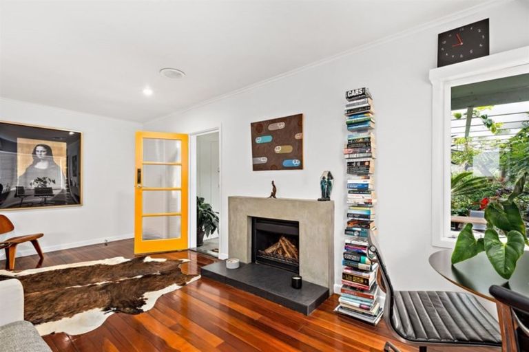 Photo of property in 26 Peter Terrace, Castor Bay, Auckland, 0620