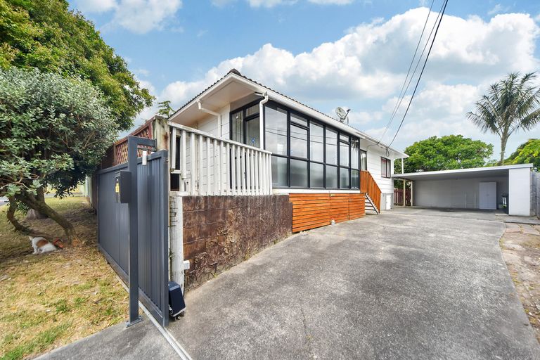 Photo of property in 2a Beazley Place, Glendene, Auckland, 0602