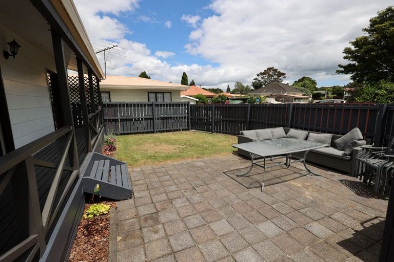 Photo of property in 4/7 Settlement Road, Papakura, 2110