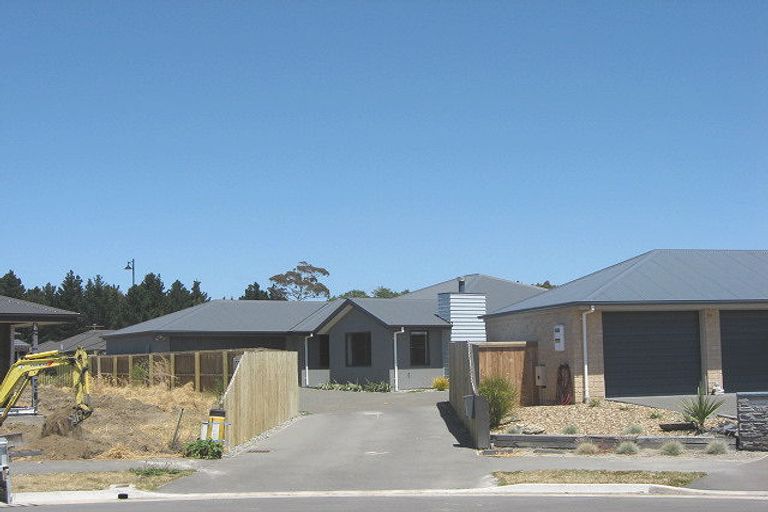 Photo of property in 29 Papaumu Green, Parklands, Christchurch, 8083