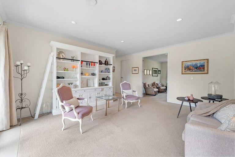 Photo of property in 35 Hobbs Road, Matakatia, Whangaparaoa, 0930