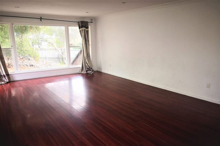 Photo of property in 31 Kingdale Road, Henderson, Auckland, 0610