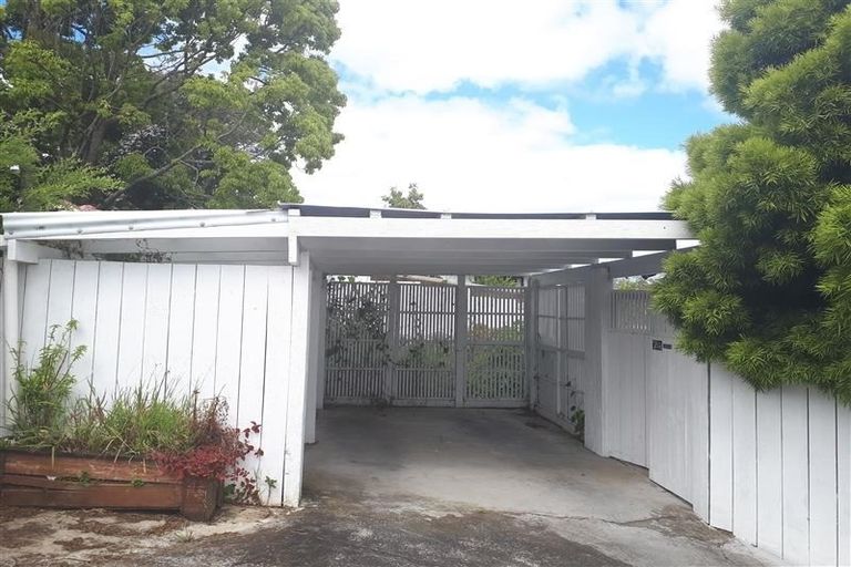 Photo of property in 2/290 Wairau Road, Glenfield, Auckland, 0629
